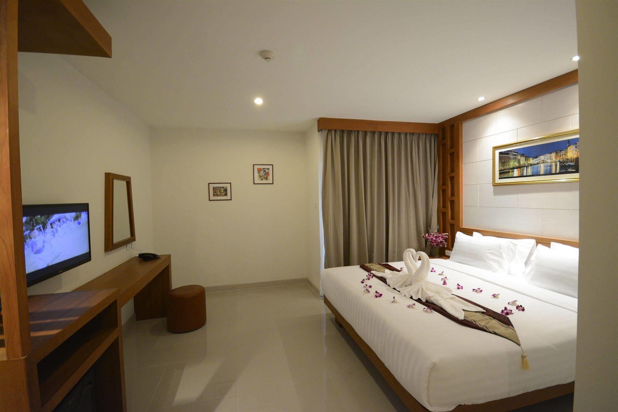 The Patong Center Hotel Phuket Exterior photo