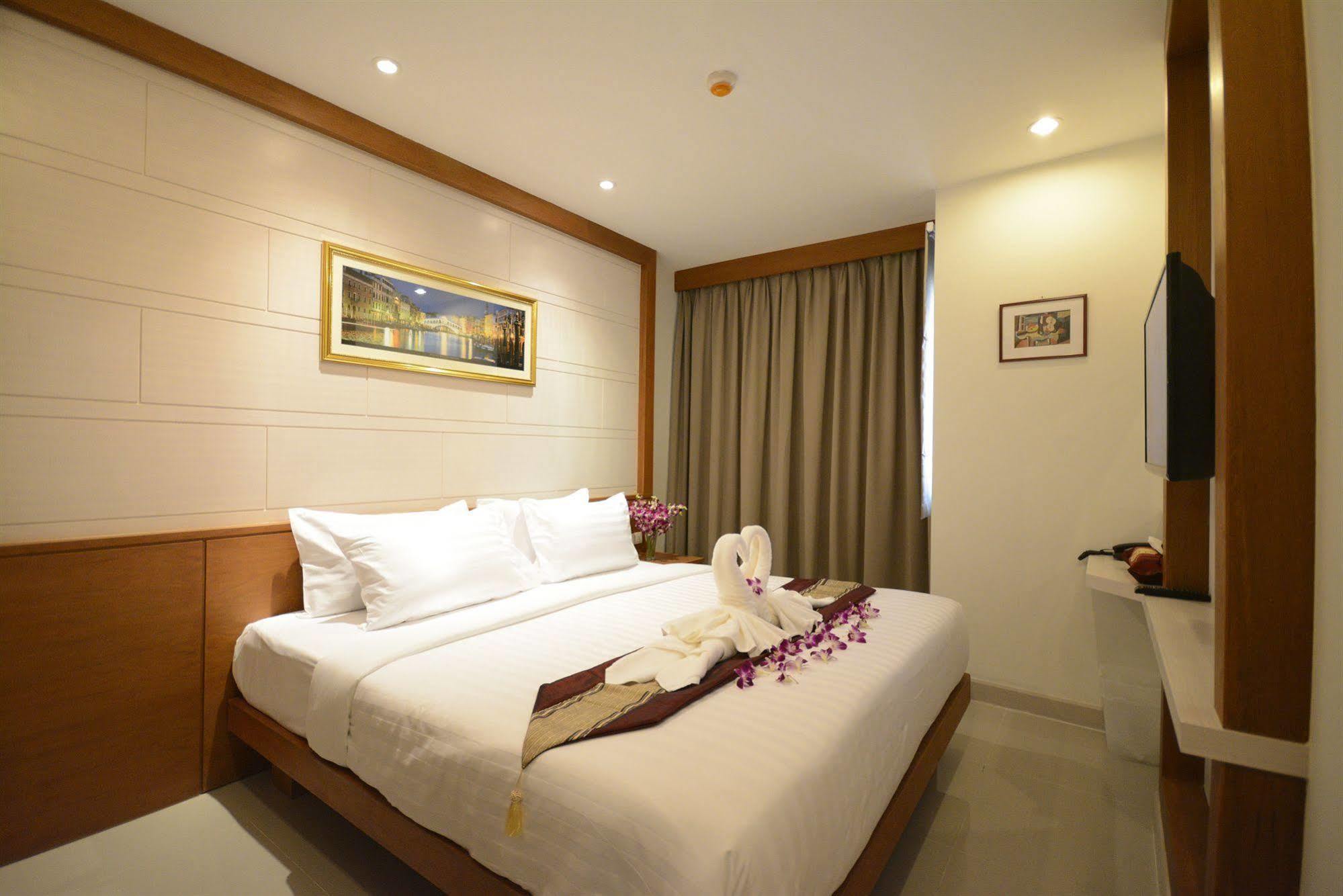 The Patong Center Hotel Phuket Exterior photo