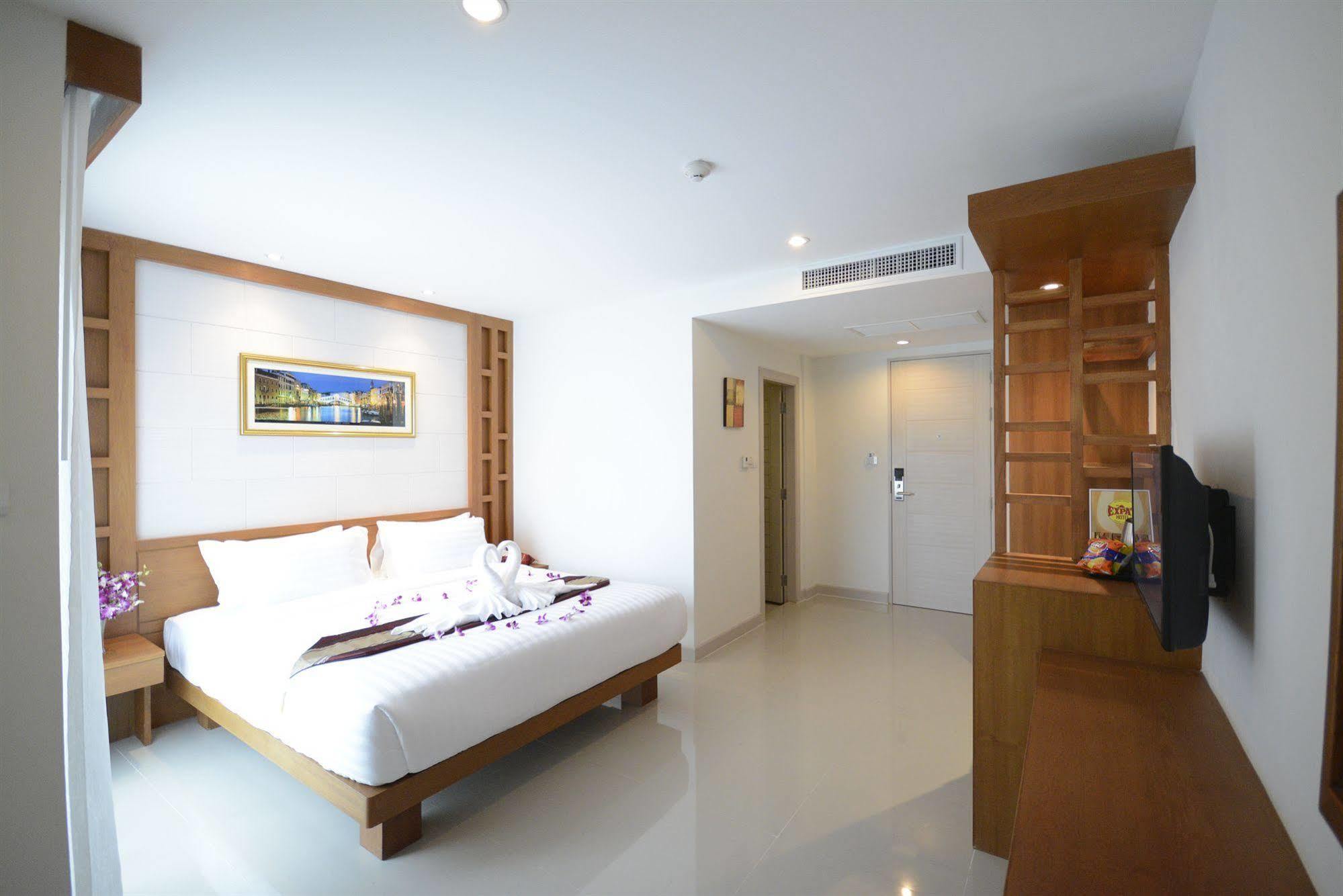 The Patong Center Hotel Phuket Exterior photo