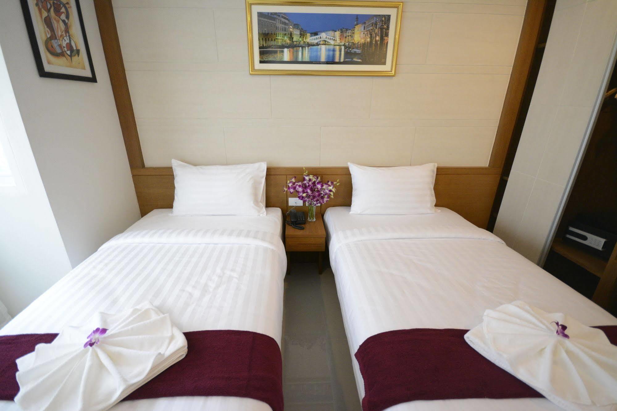 The Patong Center Hotel Phuket Exterior photo